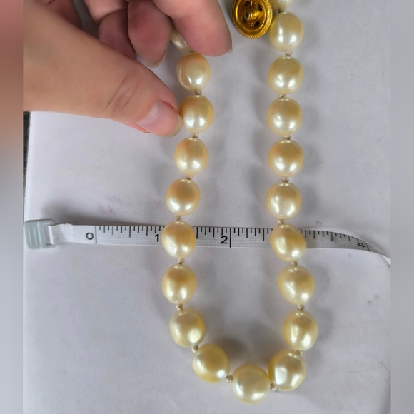 Classic Large Cream Pearl Choker Necklace - Picture 8 of 13